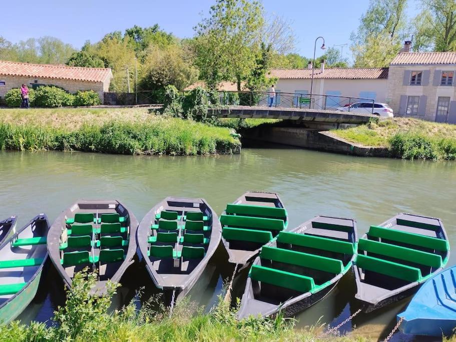 Gite Le Vieux Moulin Sansais Exterior foto