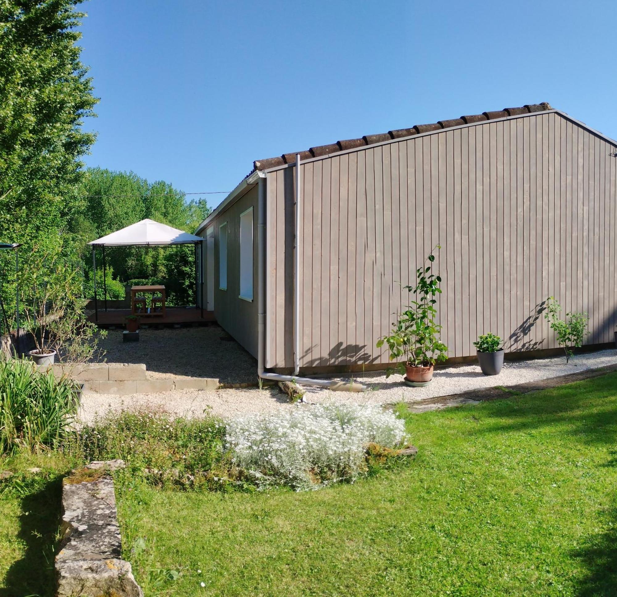 Gite Le Vieux Moulin Sansais Exterior foto